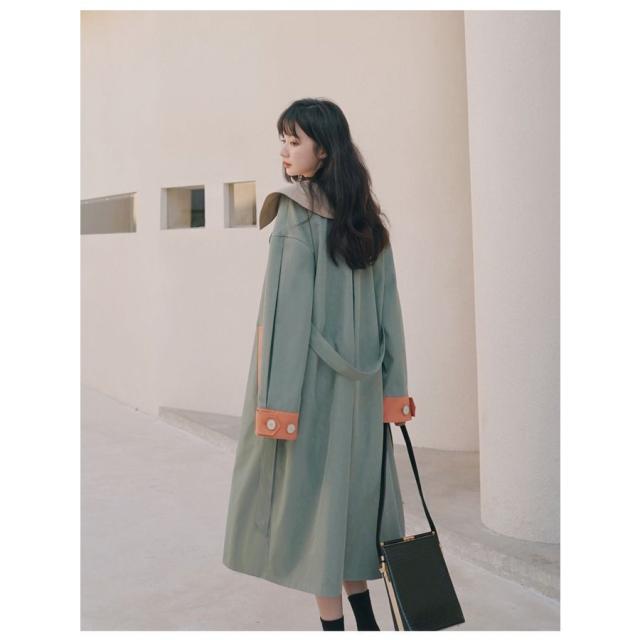 コート 大きめ襟 フロントボタン ロング丈 アースカラー 個性的 リゾート 休日 女子旅 大人カジュアル ママ リモート 休日スタイル 大人可愛い コート 大きめ襟 フロントボタン ロング丈 アースカラー 個性的