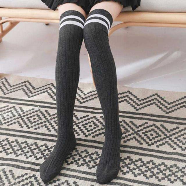 小学生　ニーハイ キッズ 女の子 子供 靴下 3足セット ニーハイソックス 無地 オーバーニーソックス レッグウェア ガールズソックス ルーズソックス こども ニーハイ  くつ下 女児靴下 小学校 小学生 子供用 入学式 入学 卒業式 通学 お誕生日 発表会 プレゼント 送料無料の通販はau PAY ...