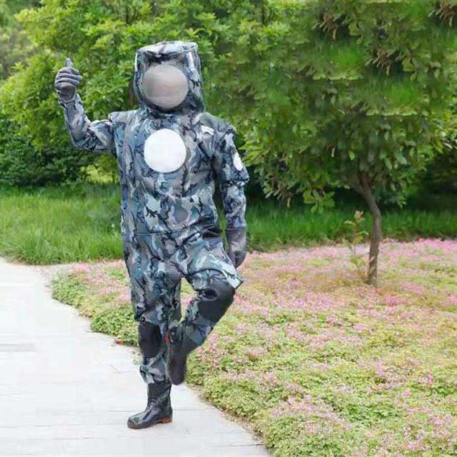 ファン付き作業服 養蜂用 防護服 通気性 養蜂 スーツ 服 スズメ蜂 木登りやすい 害虫駆除 短靴 スズメバチ駆除用蜂防護服 3つファン付 通気性 扇風機3つ付き 厚手手袋付き 害虫駆除 虫よけ 一体式 虫刺され対策 ステンレスフェイスカバー 膝カバー 肘カバー_1