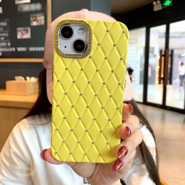 キルティングビジューiPhoneケース　新品未開封　iPhone15 キラキラ ビジュー スマホケース キルティング ケース iPhone15
