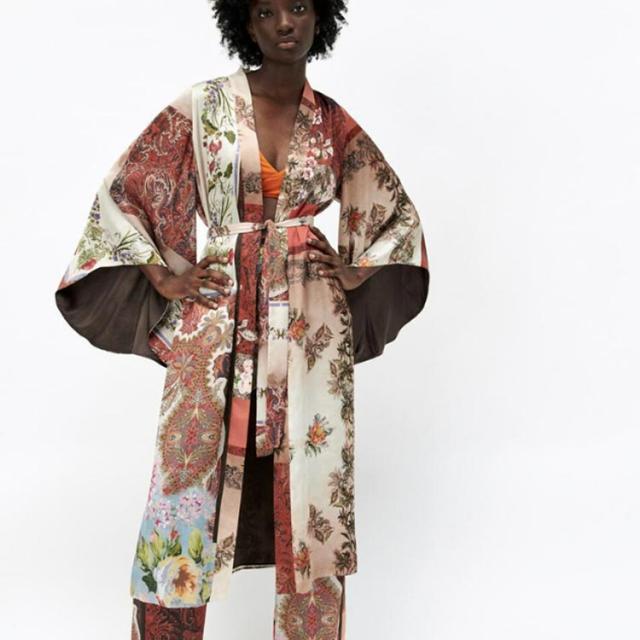 ふりふ 花柄ポンチョ Mサイズ ベージュ ウール 裏地花柄 ふりふ 花柄ポンチョ Mサイズ ベージュ ウール 裏地花柄