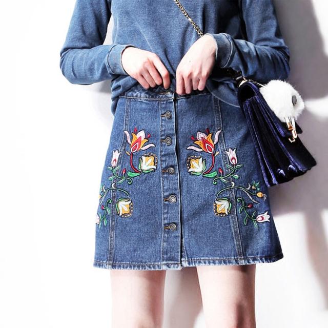 Miumiu デニム　花柄刺繍　ミニスカート miu 中古品 ミュウミュウ デニム ミニスカート フローラ刺〓 花柄