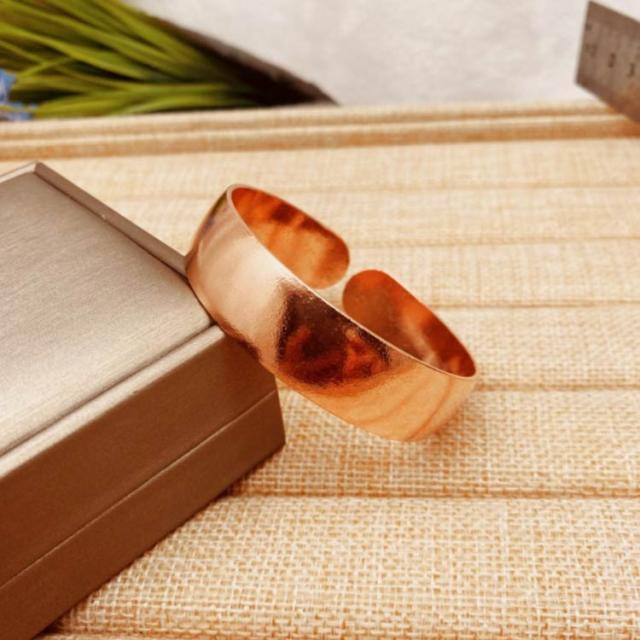 銅器のアンティークアクセサリー、アンティーク用品の双龍戯珠ブレスレットv maruo