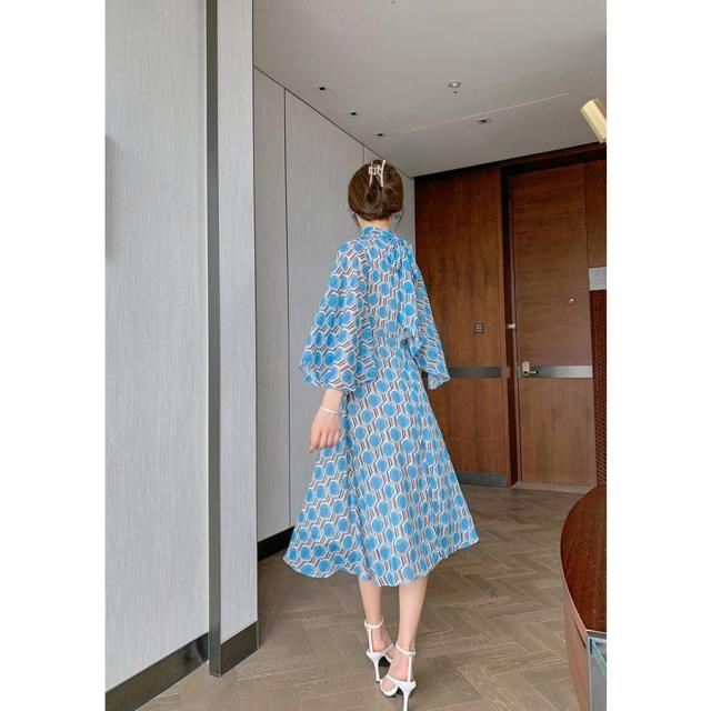 ワンピース ボトルネック 抽象柄 総柄プリント 袖デザイン 大人カジュアル 女子旅 ママスタイル 女子会 リゾート 休日スタイル 母親 ドライブ / ワンピース ボトルネック 抽象柄 総柄プリント 袖デザイン 大人