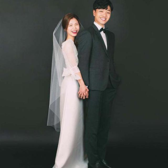 ウェディングドレス 長袖 二次会 白 袖付き パフスリーブ フォト