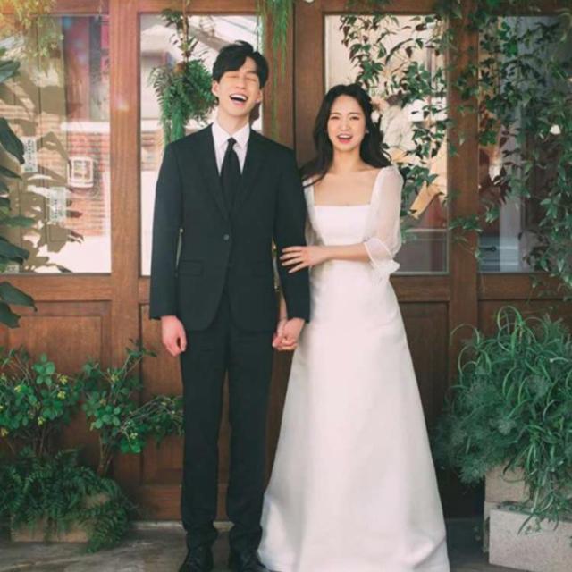 ウェディングドレス 長袖 二次会 白 袖付き パフスリーブ フォト