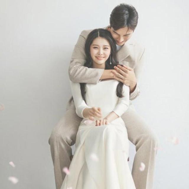 ウエディングドレス 二次会 Vネック マーメードドレス スレンダー