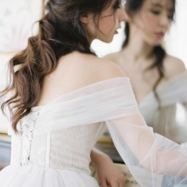 ウエディングドレス 二次会 Vネック オフショルダー エンパイアドレス