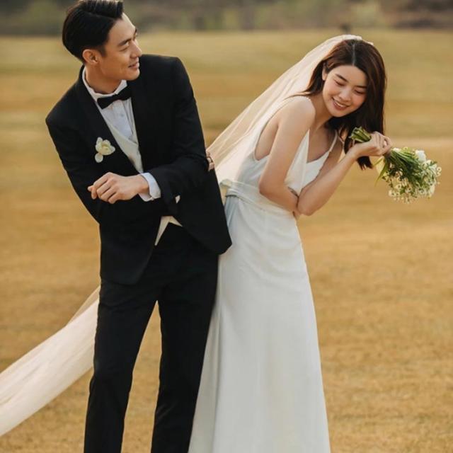 ウエディングドレス 二次会 マーメードドレス スレンダーライン V