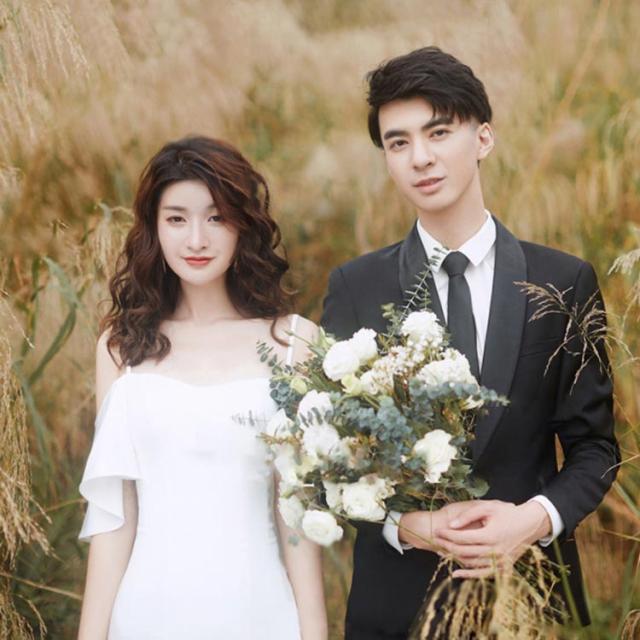 ウエディングドレス 二次会 マーメードドレス スレンダーライン フォトウェディング ドレス ファスナータイプ フォトウェディング リゾートウェディング セパレートドレス トレーン付き ドレス フレア袖 ウエディングドレス 二次会 マーメードドレス スレンダーライン フォト