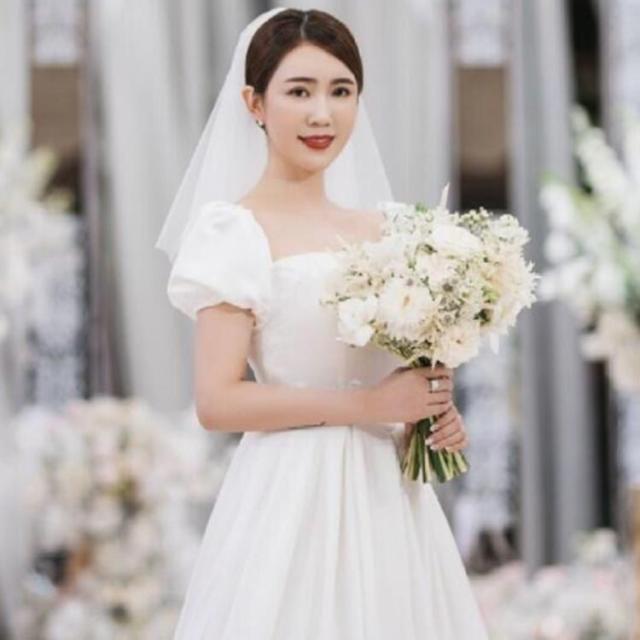 ウエディングドレス ウェディングドレス 袖あり 半袖 パフスリーブ トレーン付き ドレス スクエアネック エンパイアライン エンパイアドレス 花嫁ドレス 白 ホワイト ブライダル 撮影 海外挙式 ウエディングドレス ウェディングドレス 袖あり 半袖 パフスリーブ