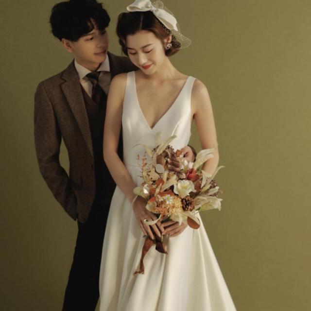 ウェディングドレス マーメイドライン トレーン付きドレス ウェディング ウエディング パーティードレス キャミソールドレス Vネック バックボタン 背中ボタン 結婚式 ワンピース 海外 挙式 ホワイト 白 トレーン付き ドレス ウェディングドレス マーメイドライン トレーン付きドレス