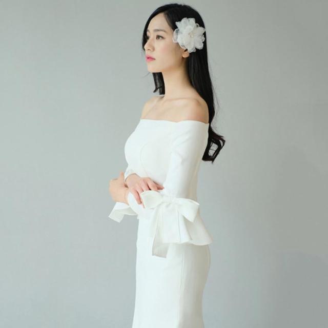 ウェディングドレス マーメイドライン ロングドレス ウェディング ウエディング オフショルダー パーティードレス フィッシュテール フレア袖 袖リボン 結婚式 ワンピース 海外 挙式 ホワイト 白 ロング丈 ドレス ウェディングドレス マーメイドライン ロングドレス ウェディング