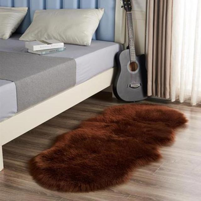 16colors 70×170cm 70×180cm ムートン マット ソファー 毛皮ラグ ムートン調 ファー フェイクファー チェアカバー ソファカバー ソファーカバー 一人暮らし インテリア 雑貨 敷物 かわいい 新生活の通販は