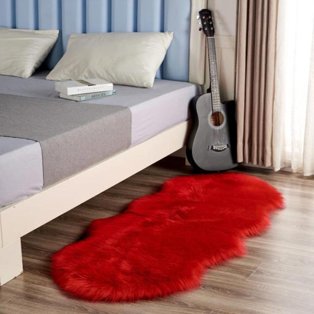 16colors 70×170cm 70×180cm ムートン マット ソファー 毛皮ラグ ムートン調 ファー フェイクファー チェアカバー ソファカバー ソファーカバー 一人暮らし インテリア 雑貨 敷物 かわいい 新生活の通販は
