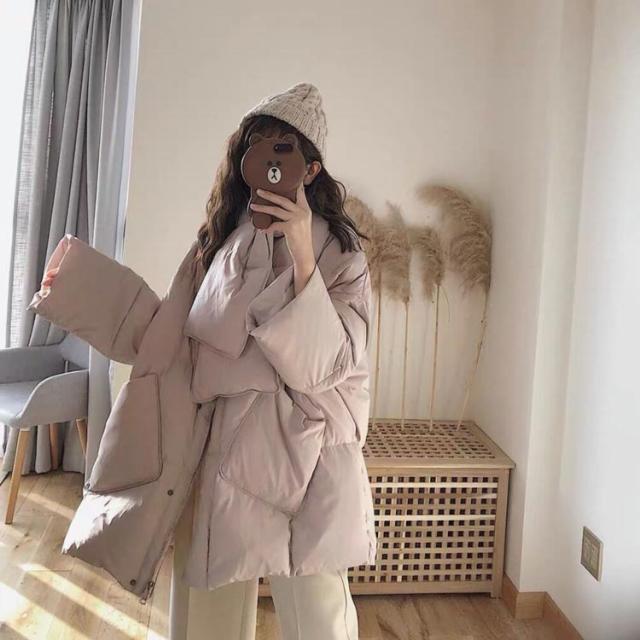 防寒 長袖 防風 通学 レディース ノーカラー ロングジャケット 秋冬 暖かい あったか ロングコート おしゃれ ミドル丈 保温 アウター 厚手 ボリューム感 軽量 マフラー付き ゆったり カジュアル きれいめ ダウンコート かわいい 冬服 秋服 通勤 ダウンジャケット 防寒 長袖 防風 通学 レディース ノーカラー ロングジャケット 秋冬