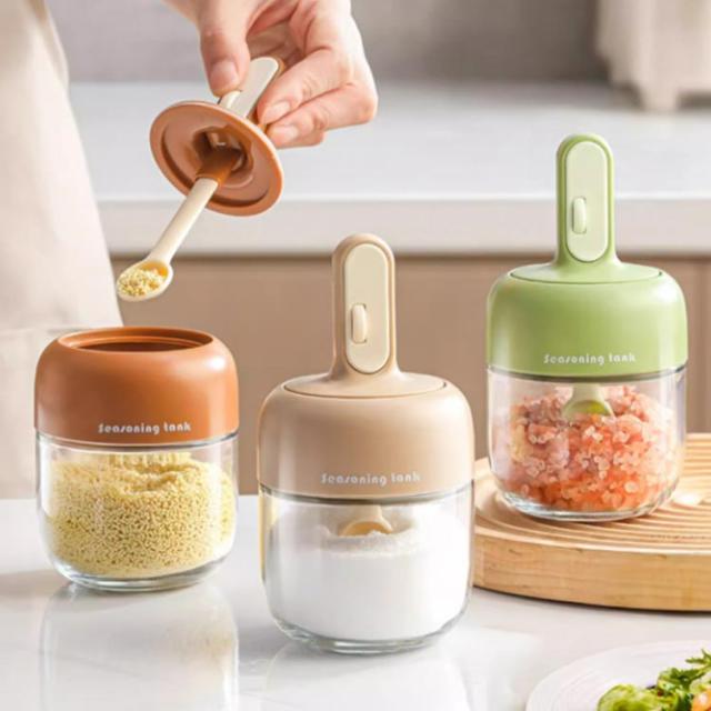 調味料収納ボックス 調味料ジャー 塩コショウセット 蓋付き調味料容器(色:D、サイズD 調味料ジャー 塩コショウジャー スプーン付き 調味料収納ボックス  スパイスコンテナ キッチン用品(D 画像参照) 調味料入れ スパイスラック 調味料缶 セラミックシュガーボウの調味料 ... 調味料缶 透明調味料ボックスセット スプーン 蓋付き トレイにシュガーボウル キッチン スパイスコンテナ 砂糖 塩 スパイス 調味料