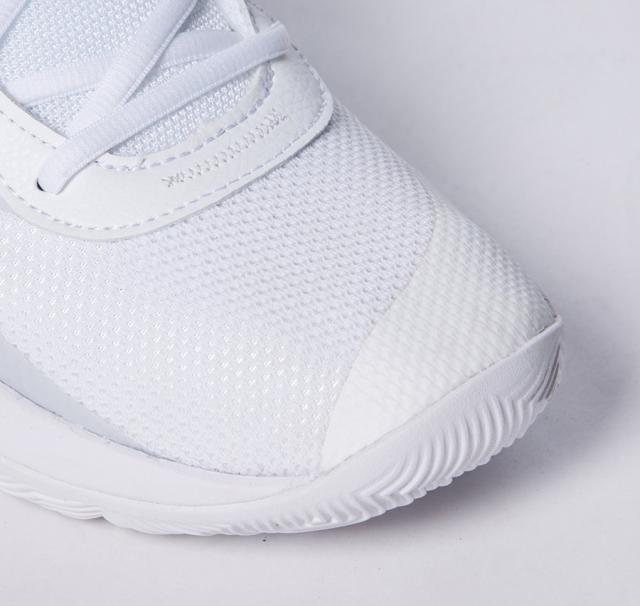 UNDER ARMOUR バスケットボールシューズ ホワイト Under Armour バスケットボールシューズ ホワイト/ゴールド