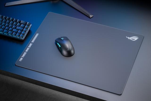 ASUS（エイスース） 強化ガラス製大型ゲーミングマウスパッド ムーンストーンエースL（ブラック） ROG-MOONSTONEACELBLK返品種別A_7