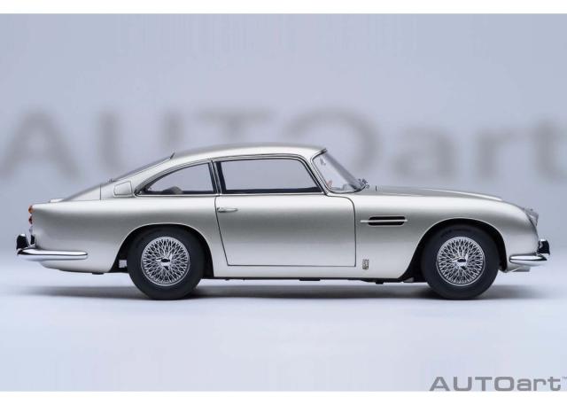 オートアート 1/18 アストンマーチン DB5（シルバー・メタリック）【70287】ミニカー 返品種別B