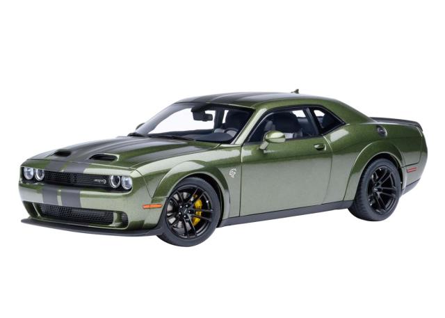 オートアート 1/18 ダッジ チャレンジャー SRT ジェイルブレイク 2022 （メタリック・グリーン/カーボンブラック・ストライプ ＜F8 GREEN＞）【71761】ミニカー 返品種別B 26,017円