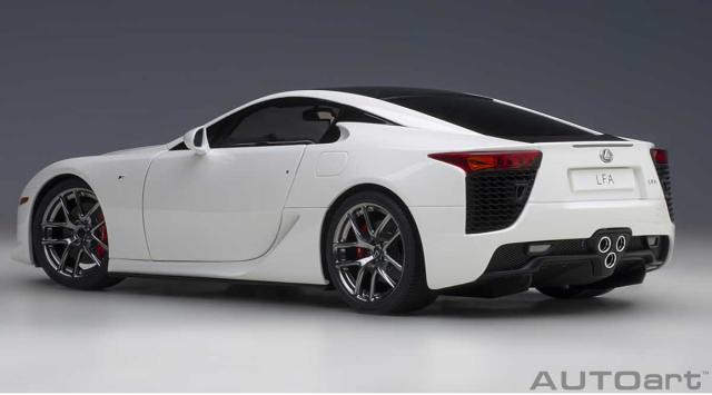 オートアート 1/18 レクサス LFA（ホワイテスト・ホワイト/ブラック