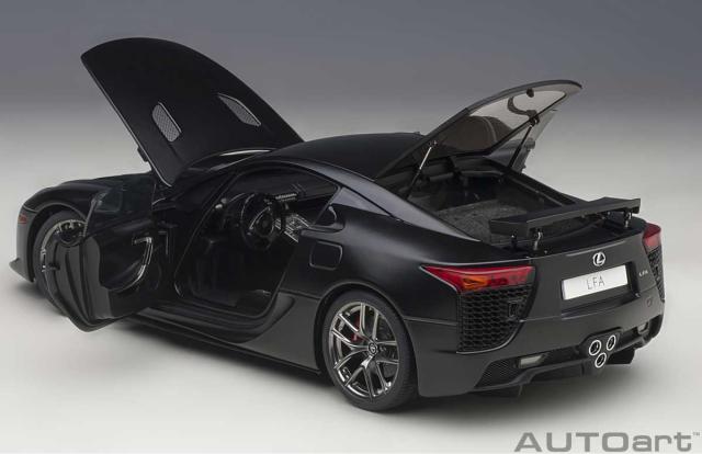 美品箱付きAUTOart オートアート レクサスLFA 1/18 マットブラック オートアート】 1/18 レクサス LFA （マット・ブラック） [78852]