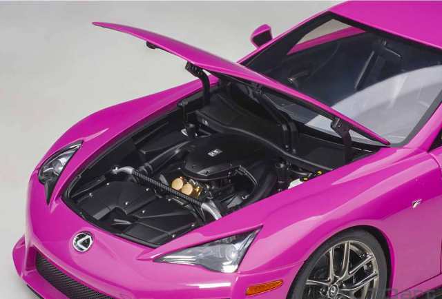 オートアート 1/18 レクサス LFA（パッショネイト・ピンク