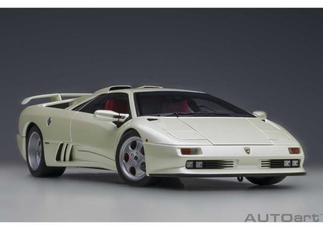オートアート 【再生産】1/18 ランボルギーニ ディアブロ SE30 イオタ（BALLON WHITE/パール・ホワイト）【79141】ミニカー 返品種別B_2