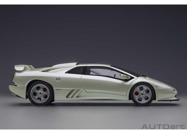 オートアート 【再生産】1/18 ランボルギーニ ディアブロ SE30 イオタ（BALLON WHITE/パール・ホワイト）【79141】ミニカー 返品種別B_3
