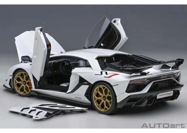オートアートアベンタドールS　ランボルギーニ1:18ホワイト オートアート】 1/18 ランボルギーニ アヴェンタドール SVJ （パール