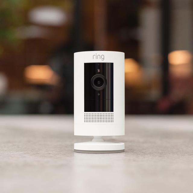 Amazon B0C79FFLPY 充電式セキュリティカメラ（ホワイト）Ring Stick Up Cam Battery[B0C79FFLPY] 返品種別A