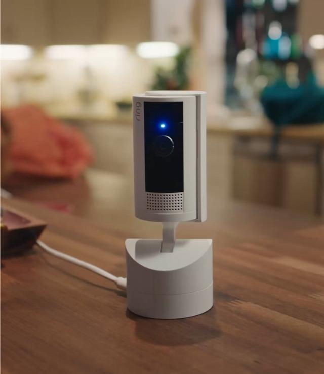 Amazon 屋内用セキュリティカメラ（首振り機能付き 左右360° 上下169°)　ホワイト Ring　 Pan-Tilt Indoor Cam B0CG2VN86V返品種別A