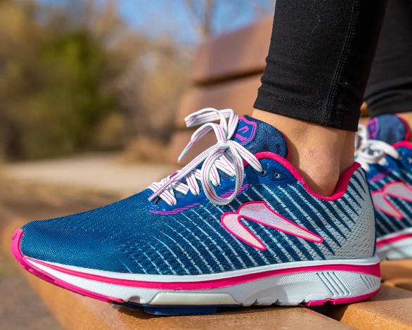 newton W000223-055-NBAB23.0 レディース ランニングシューズNEWTON GRAVITAS 12（ネイビー/アークティックブルー/ピンク・サイズ：23.0cm）ニュートン グラビタス12[W000223055NBAB230] 返品種別A