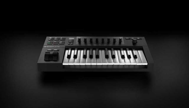 A*u様 KOMPLETE KONTROL A25 MIDIコントローラー Amazon.com: Native Instruments Komplete Kontrol A25