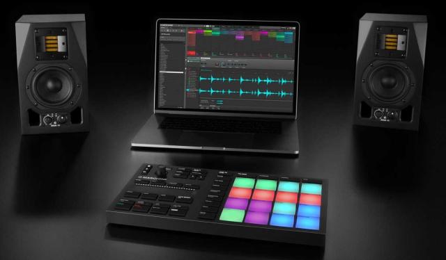 ネイティブインストゥルメンツ MASCHINEMIKROMK3 MASCHINE MIKRONative Instruments MASCHINE MIKRO MK3[MASCHINEMIKROMK3] 返品種別A_6