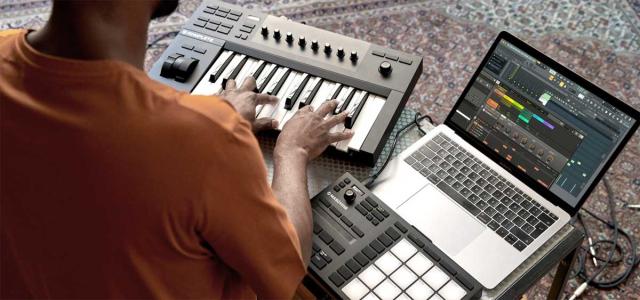 ネイティブインストゥルメンツ MASCHINEMIKROMK3 MASCHINE MIKRONative Instruments MASCHINE MIKRO MK3[MASCHINEMIKROMK3] 返品種別A_15