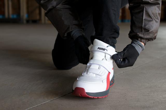 プーマ JAPAN ATHLETIC Rider 2.0 MID ホワイト&レッド 25.0cm プーマ JAPAN ATHLETIC Rider 2.0 MID ホワイト&レッド 25.0cm