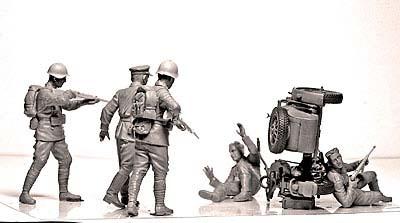 マスターボックス 1/35 独ソ・アクシデント-独兵2体ソ連兵士3体