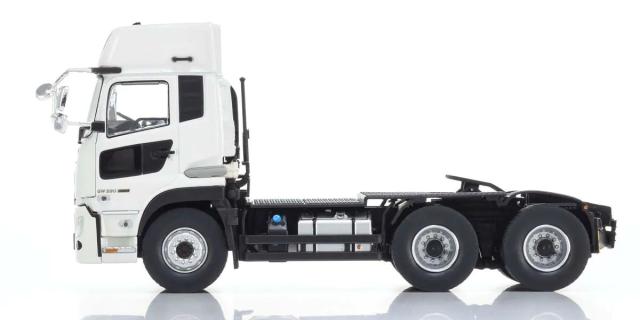 京商 1/43 UD Quon GW 6 x 4 トラクター(ホワイト)【KS67375W