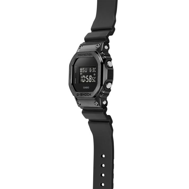 カシオ 【国内正規品】G-SHOCK（ジーショック）クオーツ　メンズタイプ GM-5600UB-1JF[GM5600UB1JF] 返品種別A