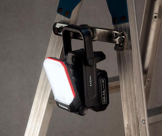 パナソニック EZ1L31T-R 充電LEDマルチライト 本体のみ (赤)EXENA(エグゼナ)[EZ1L31TR] 返品種別B_4