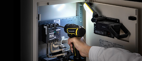 パナソニック EZ1L31T-R 充電LEDマルチライト 本体のみ (赤)EXENA(エグゼナ)[EZ1L31TR] 返品種別B_6