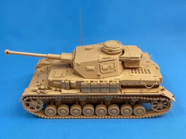 【完成品プラモデル】 1/35 ドイツ 4号戦車