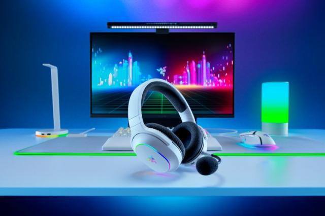 Razer 【国内正規品】ワイヤレスマルチプラットフォームゲーミングヘッドセット （ホワイト） RZ04-05220200-R3M1返品種別A