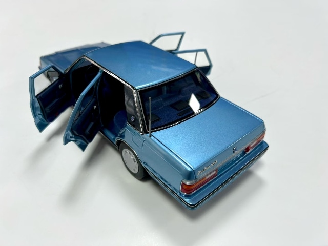 XiaoGuang MODEL 1/18 トヨタ クラウン MS122 ライトブルー【8251121LB】ミニカー 返品種別B_4