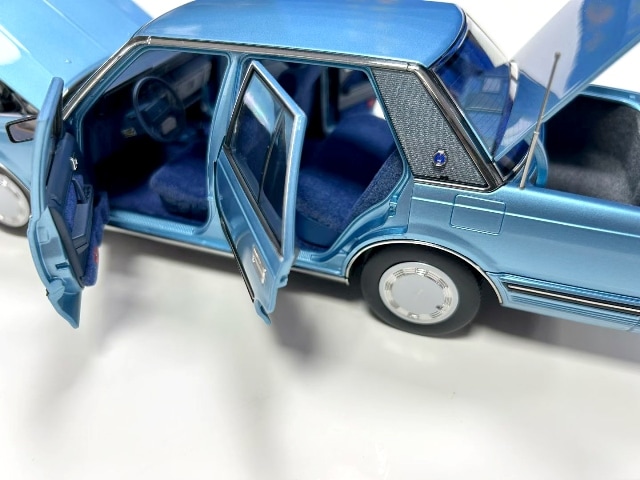 XiaoGuang MODEL 1/18 トヨタ クラウン MS122 ライトブルー【8251121LB】ミニカー 返品種別B_6