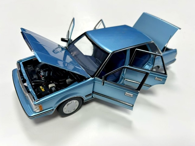 XiaoGuang MODEL 1/18 トヨタ クラウン MS122 ライトブルー【8251121LB】ミニカー 返品種別B_7