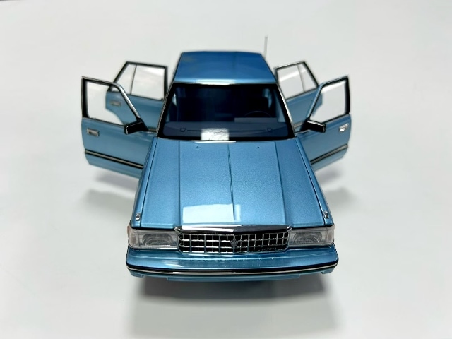 XiaoGuang MODEL 1/18 トヨタ クラウン MS122 ライトブルー【8251121LB】ミニカー 返品種別B_8
