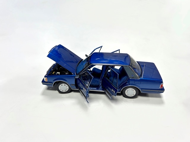 XiaoGuang MODEL 1/18 トヨタ クラウン MS122 ディープブルー【8251122DKB】ミニカー 返品種別B_1
